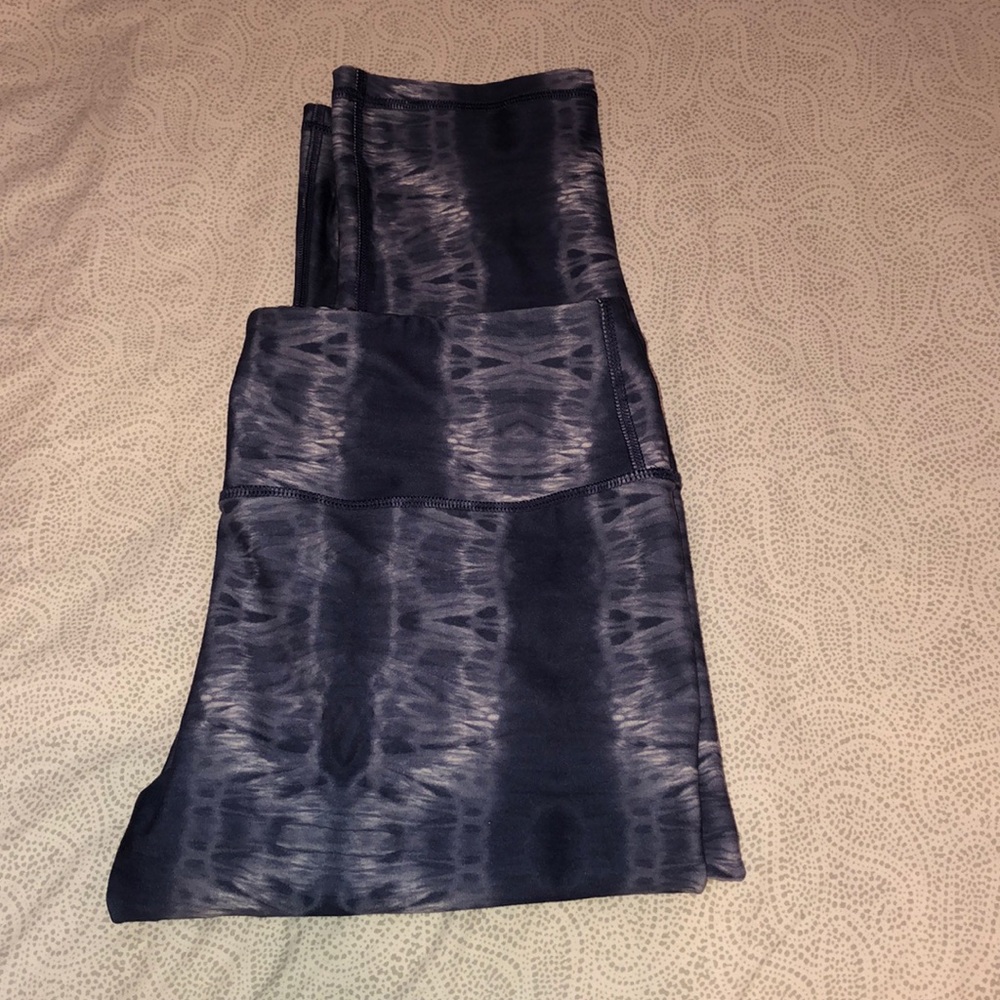 Tye-Dye Blue Capri Yoga Leggings